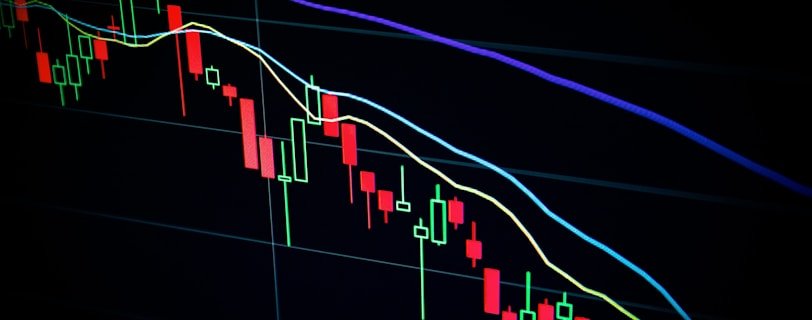 red and blue light streaks