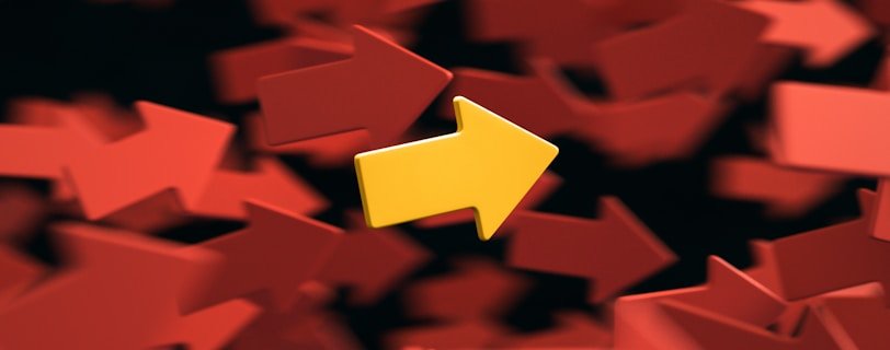 a yellow arrow is surrounded by red arrows