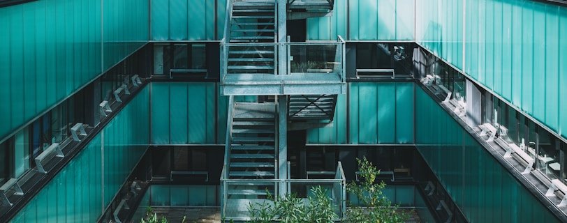 A very tall building with a bunch of windows