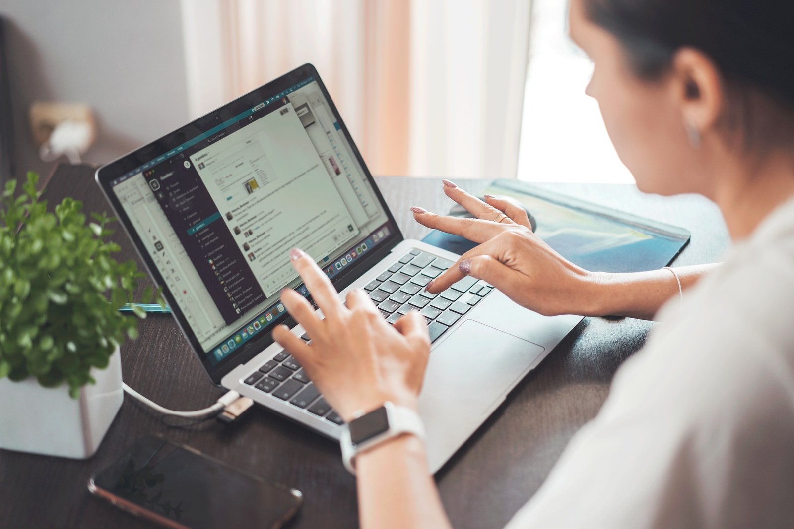 Charte de télétravail : contenu obligatoire, négociation et rôle du CSE