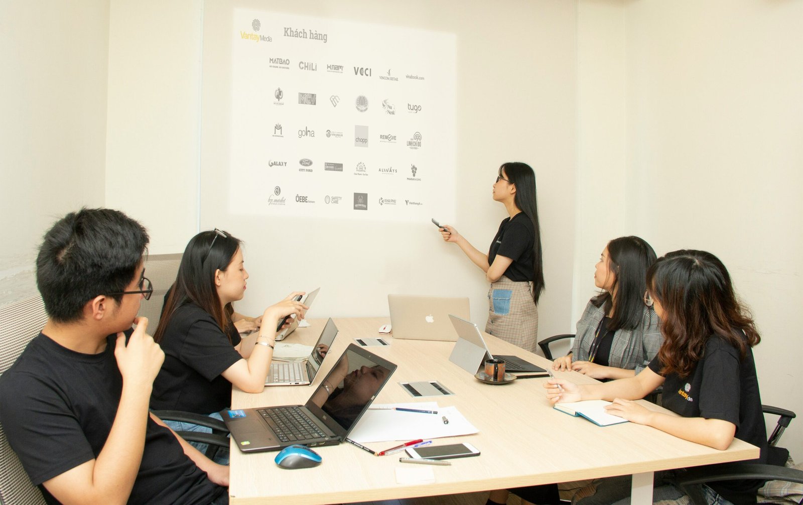 CSE central et CSE d’établissement : différences, articulation et compétences